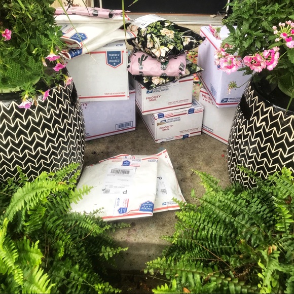 Hi! Meet Me, Shop Grey Rose aka Mom, Mama, Mommm π to adults I'm Kristine! π«π©· - Picture 5 of 6